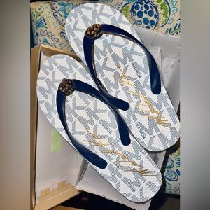 🌟 Michael Kors MK Flip Flops – NEW! Size 10M 🌟